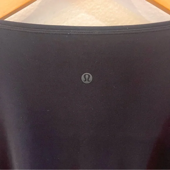 Lululemon Back in Action Short Sleeve Shirt *Nulu Size 12 - Picture 3 of 3